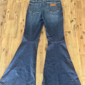 Wrangler Women's Deep Blue Wide-Leg Flare Jeans